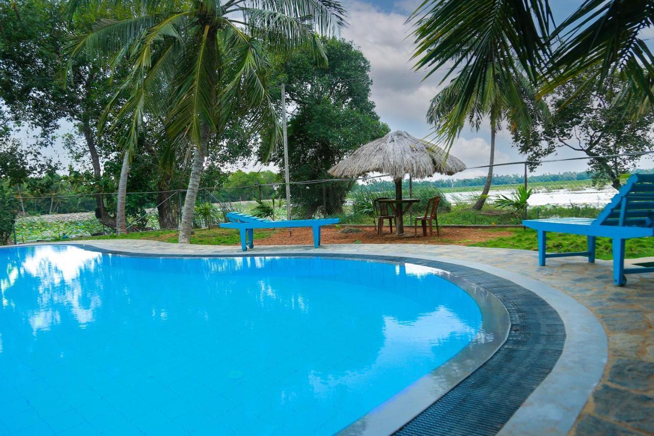 Lake Edge Holiday Inn Tissamaharama Bagian luar foto